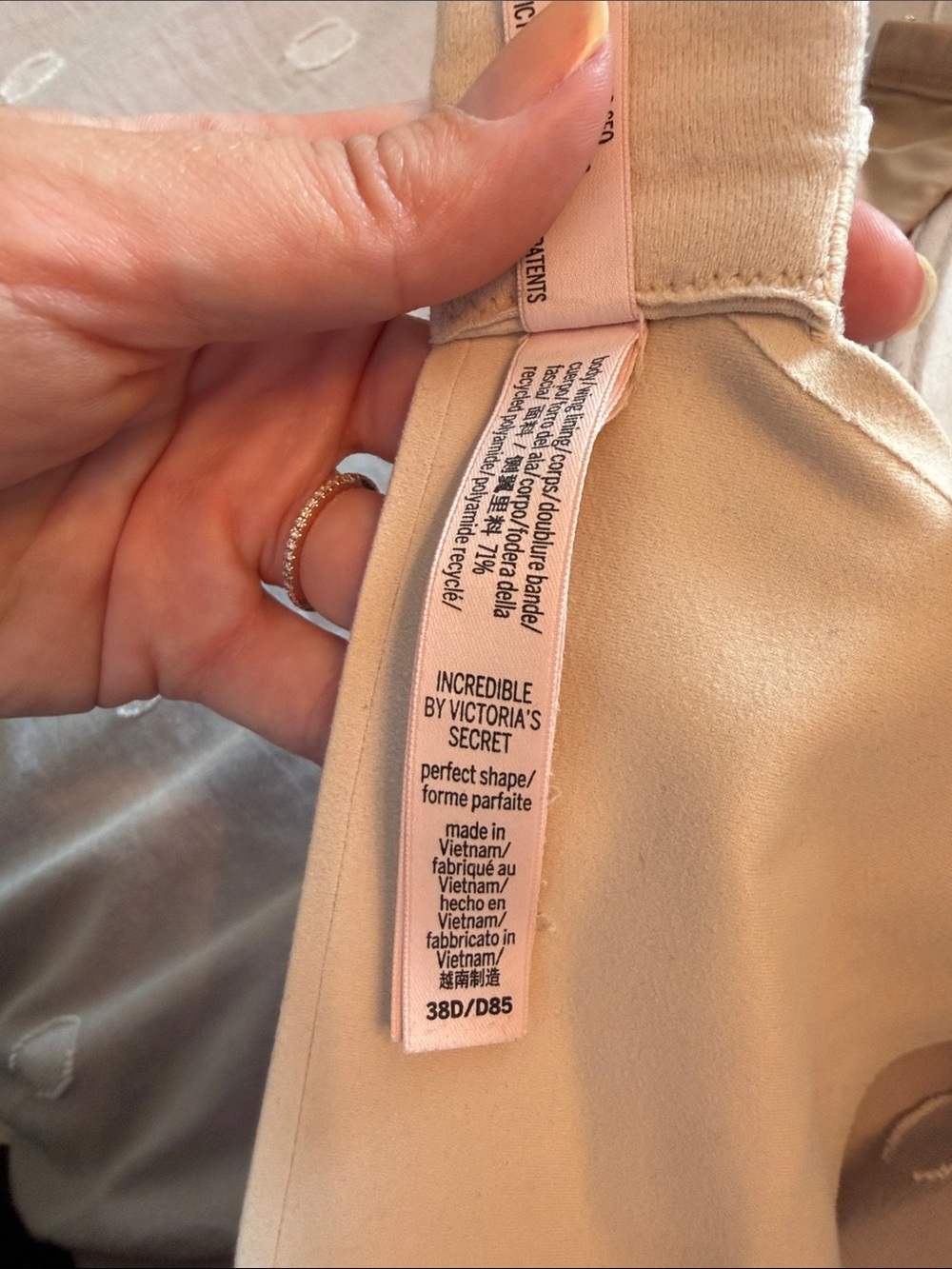 Victorias Secret Incredible Bra Perfect Shape 38D - Picture 2 of 4